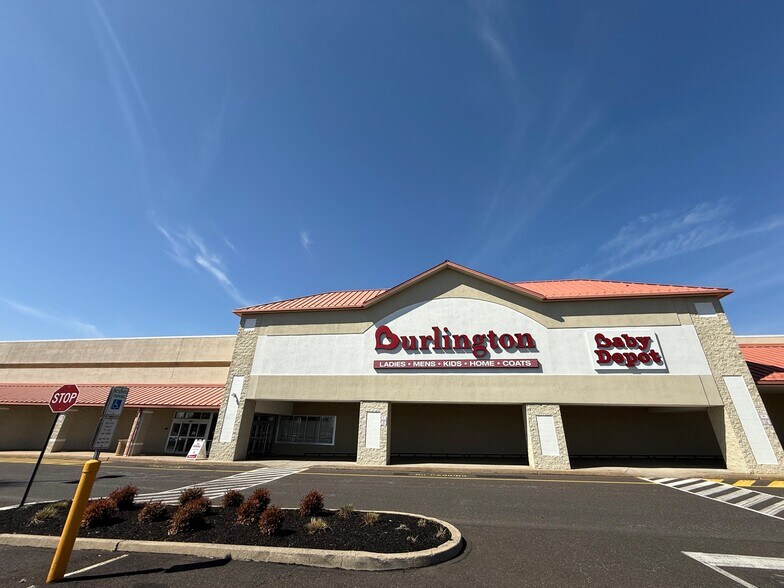 More Photos Of 1537 Bethlehem Pike, Hatfield Unknown For Lease