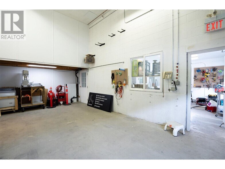 More Photos Of 920 Nelson Av, Nelson Warehouse For Sale