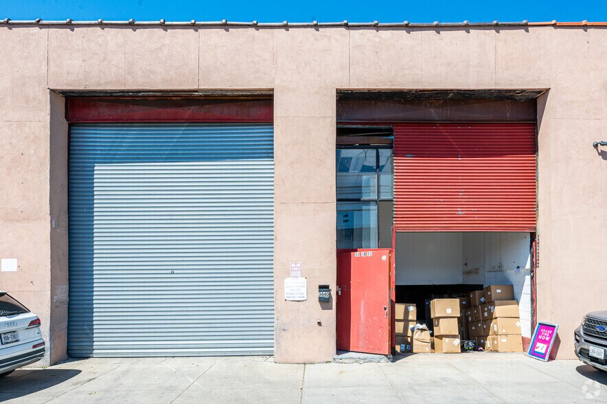 Primary Photo Of 3440 11th St, Astoria Manufacturing For Sale