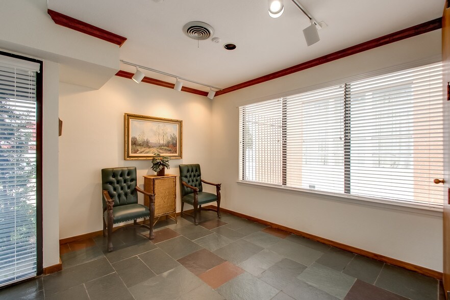 More Photos Of 3200 W 4th St, Fort Worth Loft Creative Space For Sale