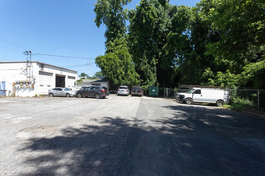 More Photos Of 2849 S Cobb Dr SE, Smyrna Freestanding For Lease