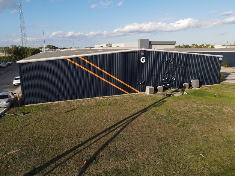 More Photos Of 2121 Brittmoore Rd, Houston Unknown For Lease