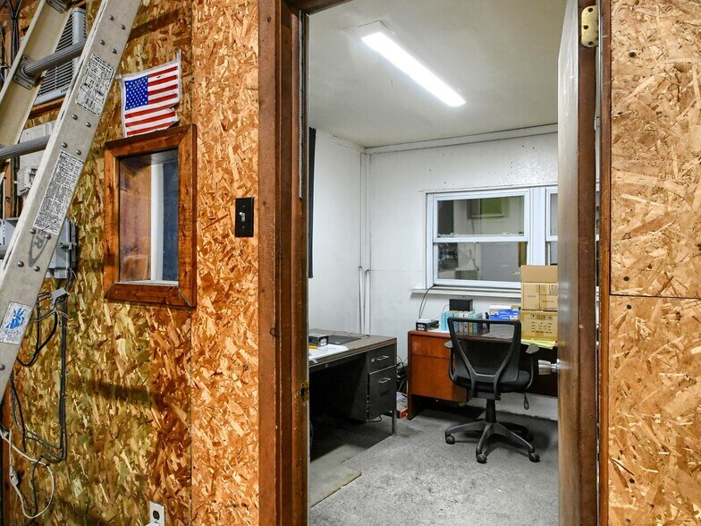 More Photos Of 610 Front St, Catasauqua Warehouse For Sale