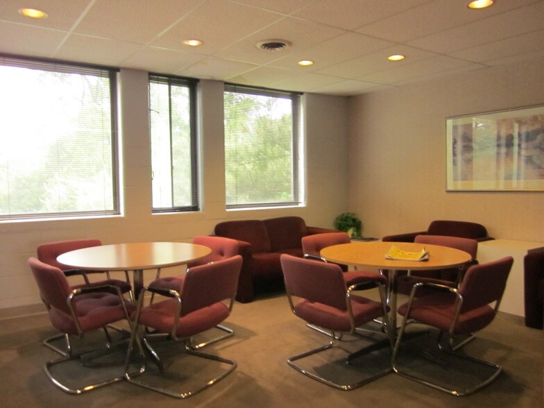 More Photos Of 7056 Corporate Way, Dayton Office For Lease