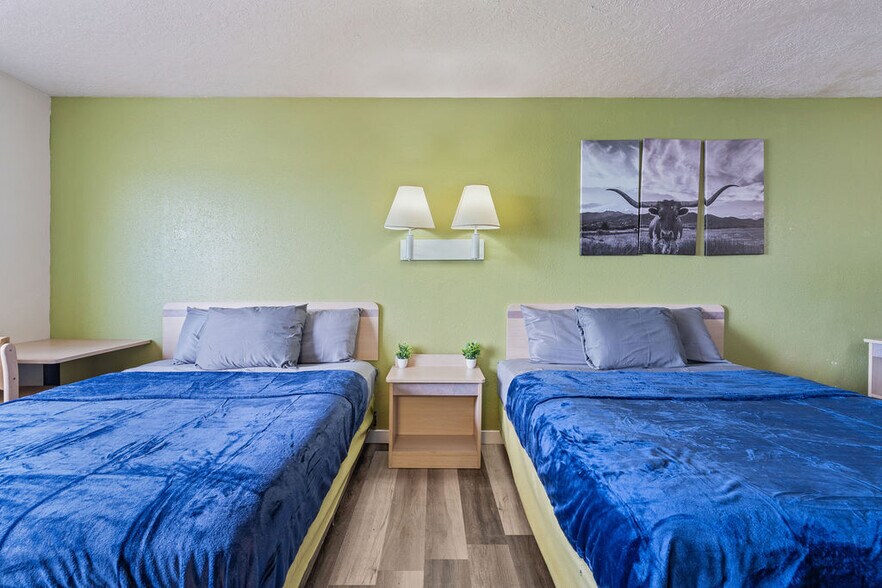 More Photos Of 261 Bear River Dr, Evanston Hotel For Sale