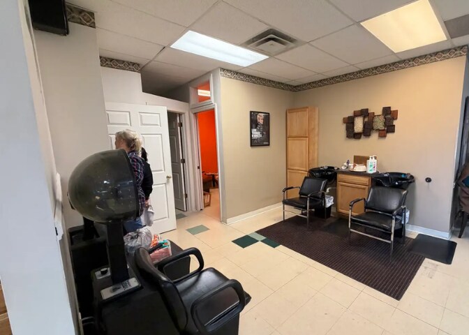 More Photos Of 203-215 Hunter Station Rd, Sellersburg Storefront Retail Office For Lease