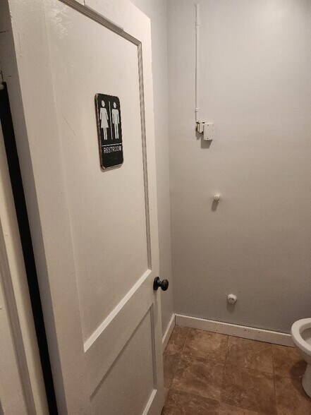 More Photos Of 5301 Harford Rd, Baltimore Office For Sale