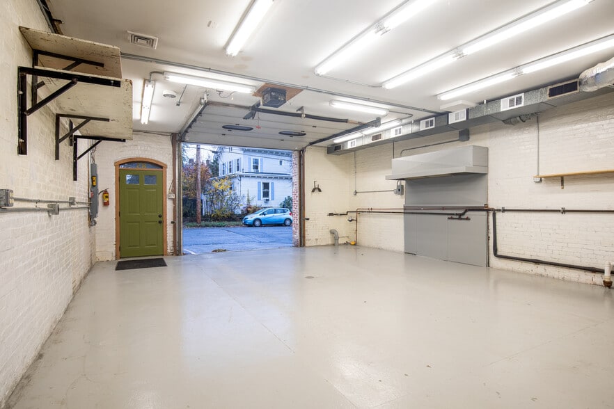 More Photos Of 85 Hone St, Kingston Specialty For Sale