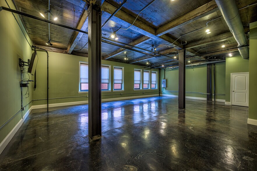 More Photos Of 255 Broad St., Kingsport General Retail For Sale