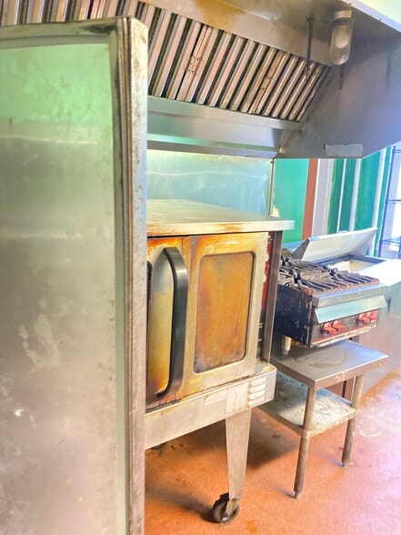 More Photos Of 333 N Charles St, Baltimore Storefront Retail Office For Lease