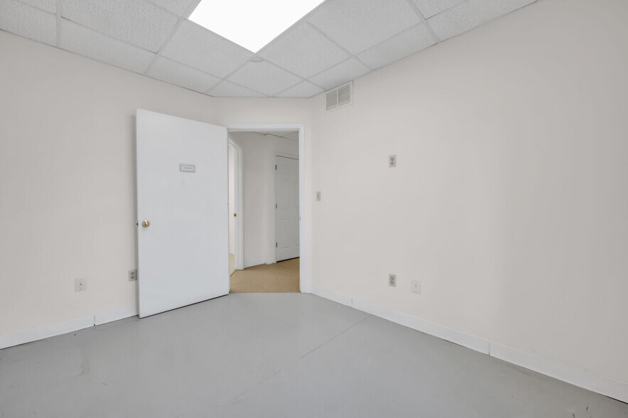 More Photos Of 102-104 S Main St, Manville Office Residential For Lease
