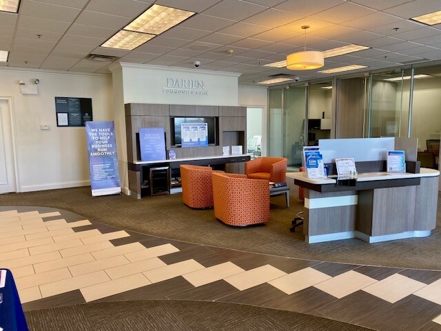 More Photos Of 7340-7380 Kingery Hwy, Darien Storefront For Lease