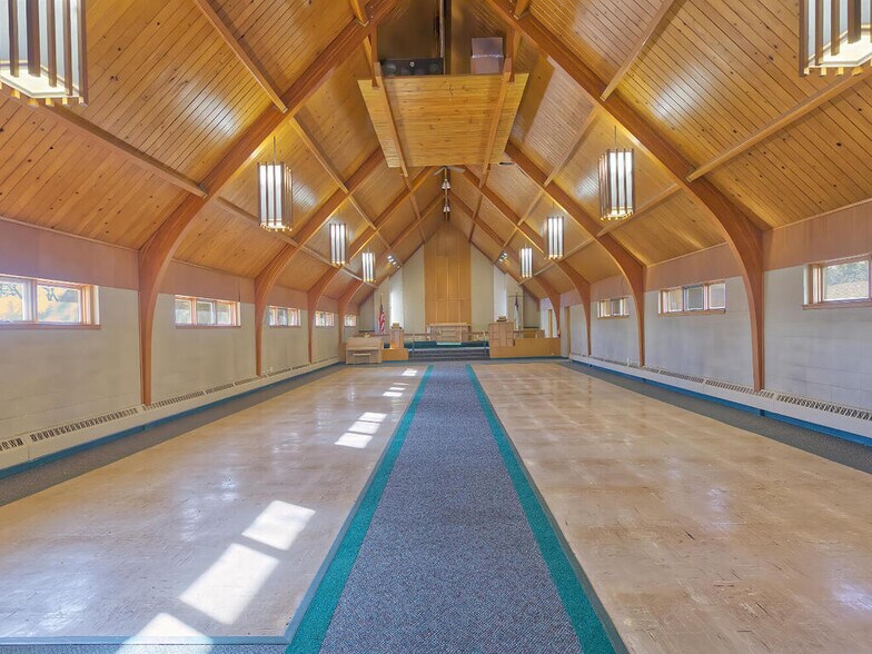 More Photos Of 410 1st St N, Winsted Office For Sale