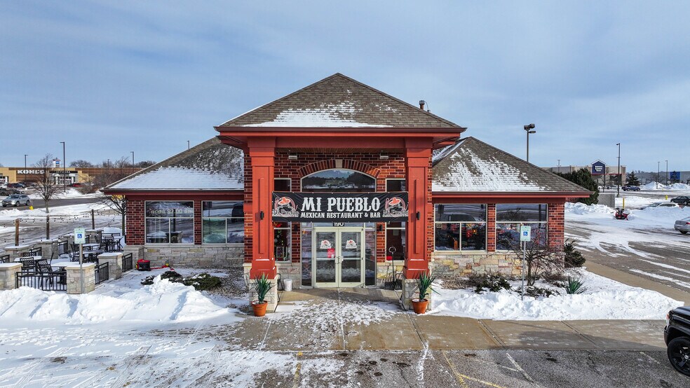 More Photos Of 190 Crossroads Dr, Plover Restaurant For Lease