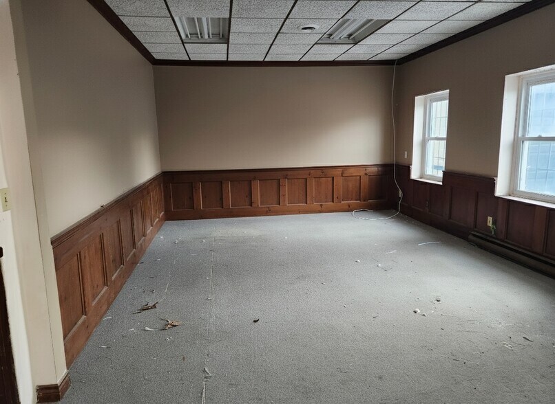 More Photos Of 1 Hiscott St, St Catharines Warehouse For Lease