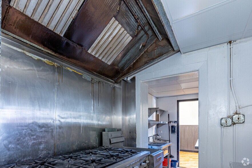 More Photos Of 300-304 N Robinson St, Richmond Freestanding For Sale