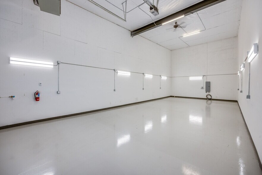 More Photos Of 601-663 W 66th, Loveland Warehouse For Sale