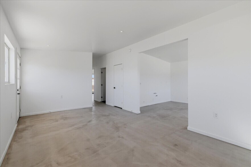 More Photos Of 61714 Commercial St, Joshua Tree General Retail For Sale