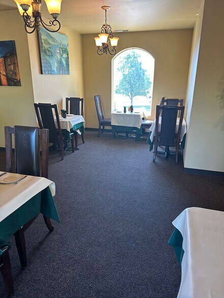 More Photos Of 7000 W Okanogan Pl, Kennewick Restaurant For Sale