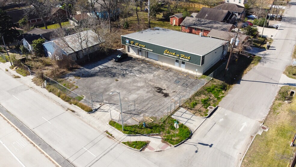 More Photos Of 7419 Hirsch Rd, Houston Freestanding For Lease