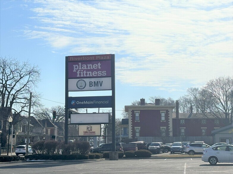 More Photos Of 210 S Jefferson St, Huntington Unknown For Lease