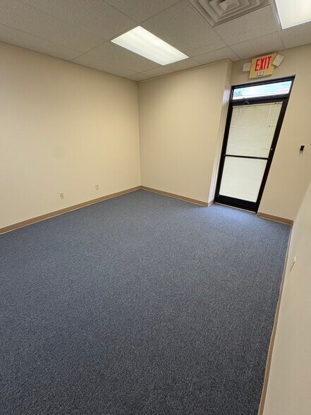More Photos Of 624 Guilford College Rd, Greensboro Office For Lease