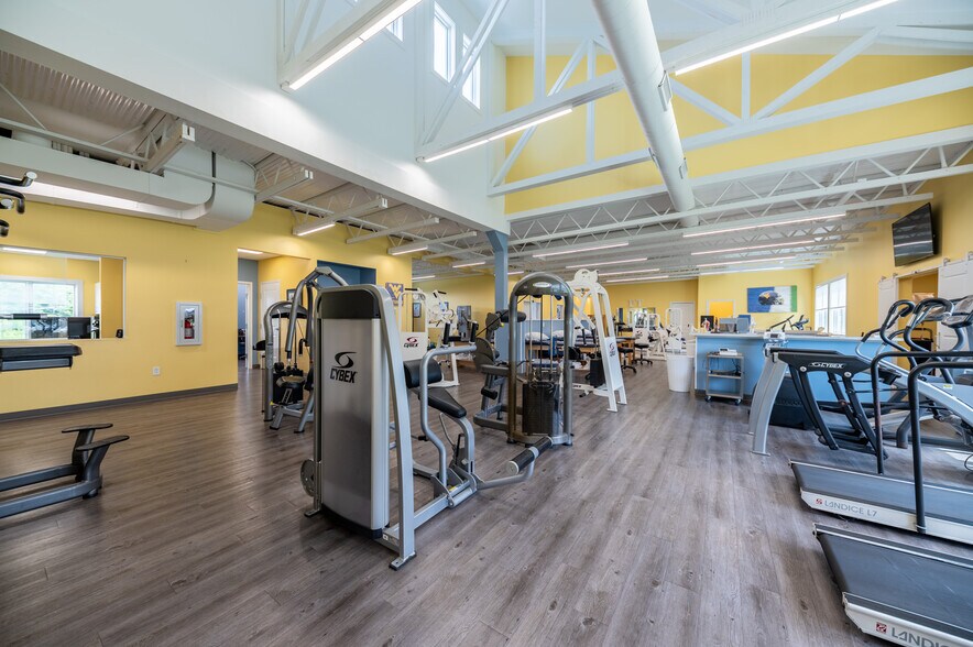 More Photos Of 74 Erin Dr, Morgantown Office For Sale