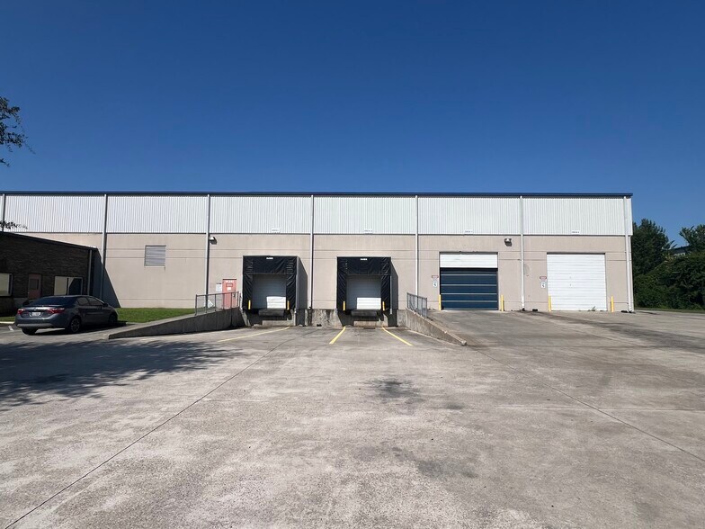 More Photos Of 14341 Interdrive W, Houston Warehouse For Sale