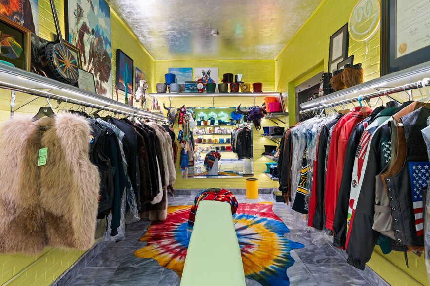 More Photos Of 1400 S Gribble St, Sherman Flex For Sale