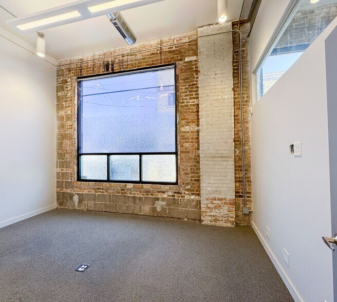More Photos Of 452 N Claremont Ave, Chicago Manufacturing For Lease