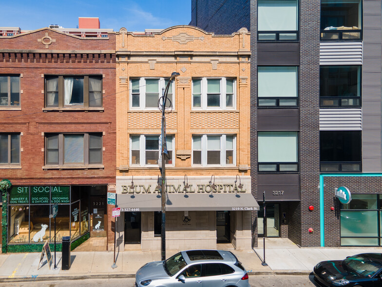 Primary Photo Of 3219 N Clark St, Chicago Storefront For Sale