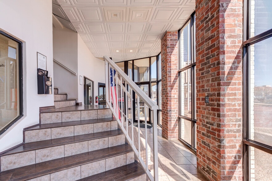 More Photos Of 1312 Texas Ave, Lubbock Office For Sale
