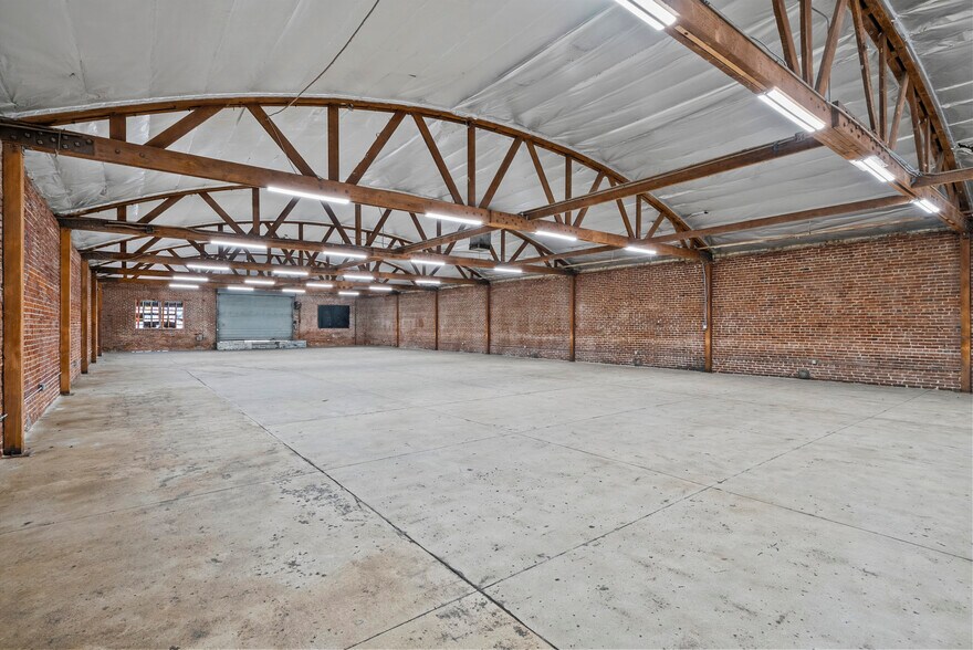 More Photos Of 236 W 18th St, Los Angeles Warehouse For Sale