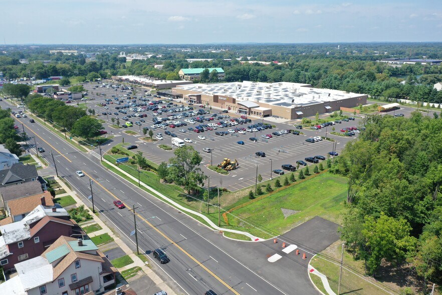 More Photos Of 1702 Nottingham Way, Hamilton Unknown For Lease