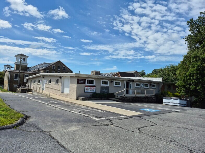 More Photos Of 19 S Walnut St, Wauregan General Retail For Sale