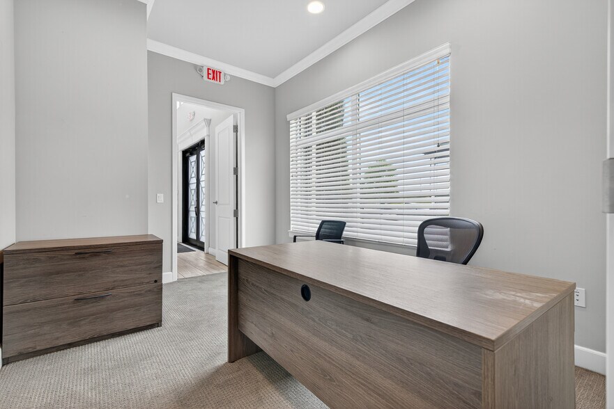 More Photos Of 7806 E 108th St S, Tulsa Office For Lease