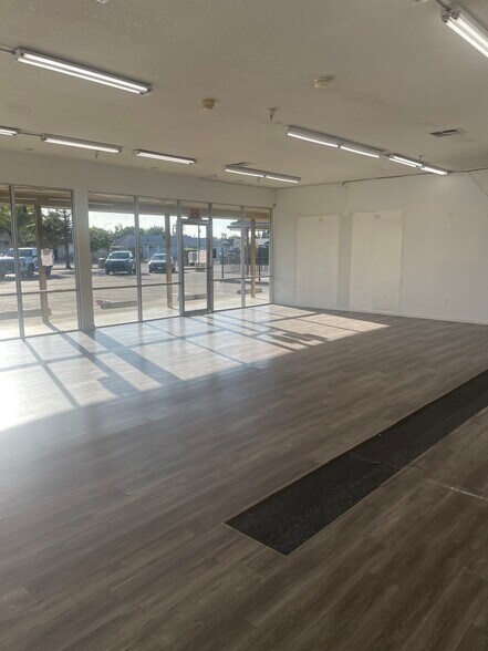 More Photos Of 16438-16460 S Cambridge Dr, Lathrop General Retail For Lease