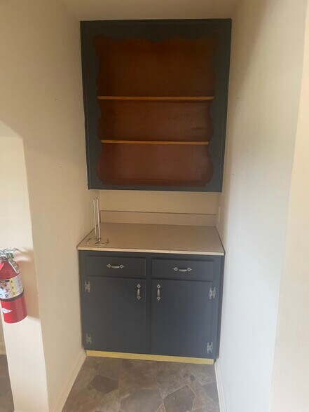 More Photos Of 5905 Slater St, Merriam Office For Lease