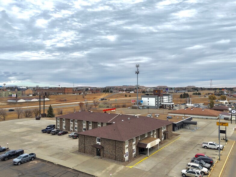 More Photos Of 642 12th St W, Dickinson Hotel For Sale