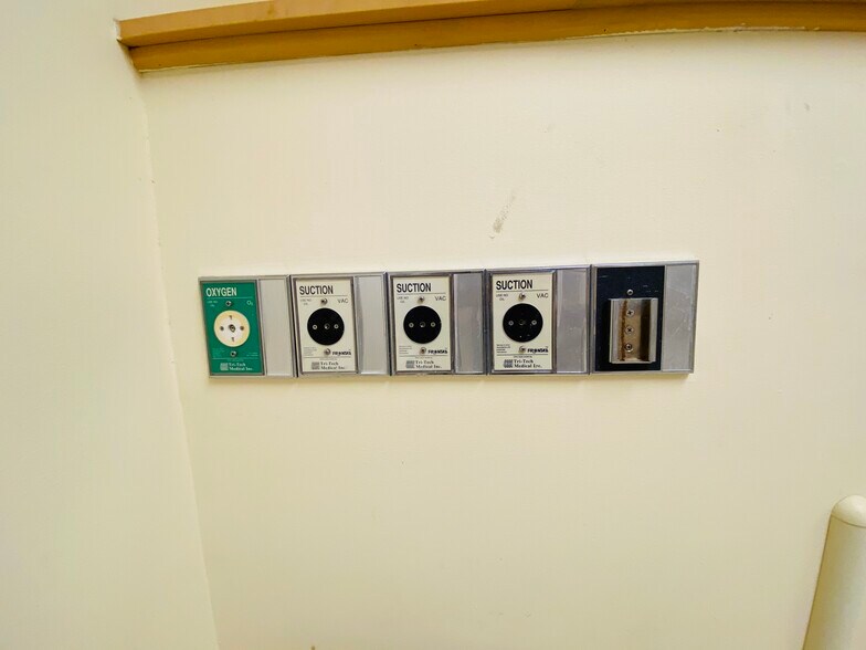 More Photos Of 404 Hall of Fame Dr, Lake City Medical For Lease