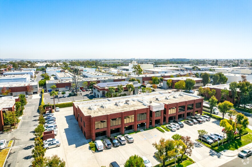 More Photos Of 406 Amapola Ave, Torrance Light Distribution For Lease