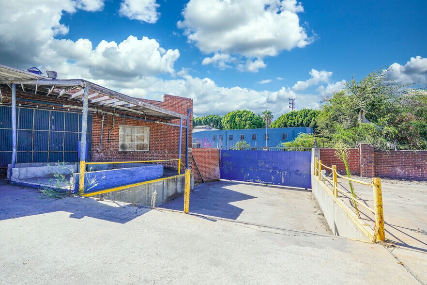 More Photos Of 3301 E 14th St, Los Angeles Warehouse For Sale