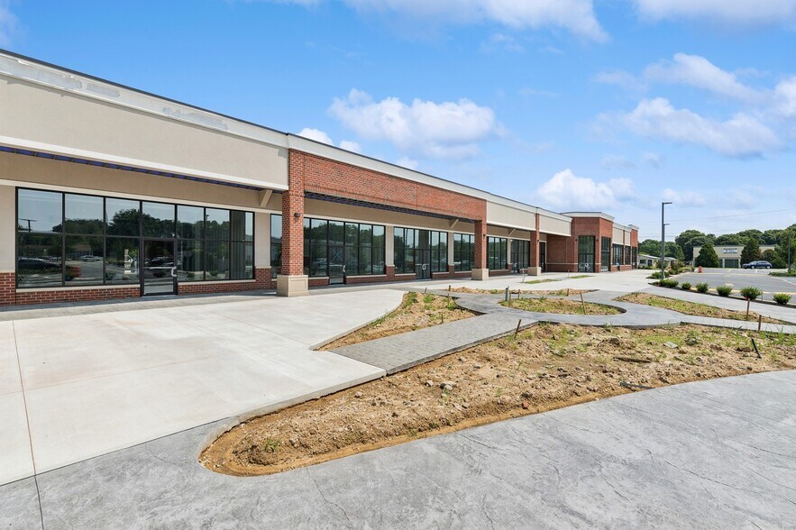 More Photos Of 1707-1759 Middle Country Rd, Centereach Unknown For Lease