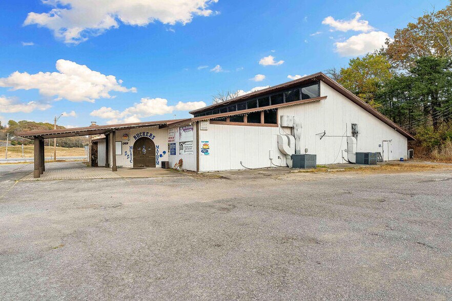 More Photos Of 76 Wright Hill Lane, Pineville Restaurant For Sale