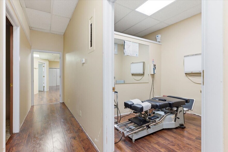 More Photos Of 24 N Walnut St, Glenwood Medical For Sale