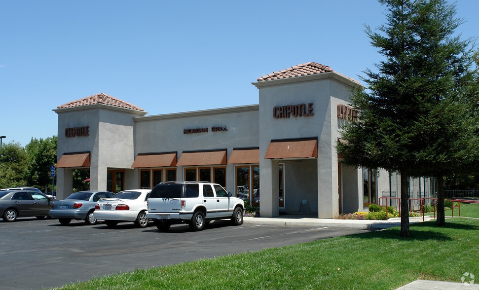 More Photos Of 4950 Stockdale Hwy, Bakersfield Freestanding For Lease