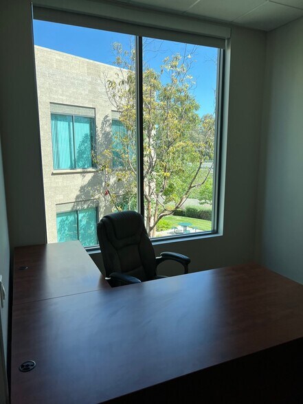 More Photos Of 830 Roosevelt Ave, Irvine Office For Sale