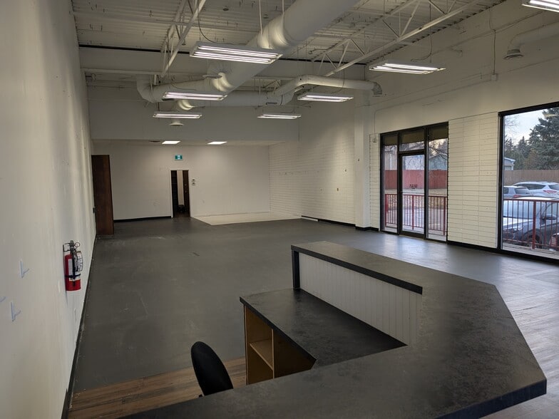 More Photos Of 21-33 Sioux Rd, Sherwood Park Storefront For Lease