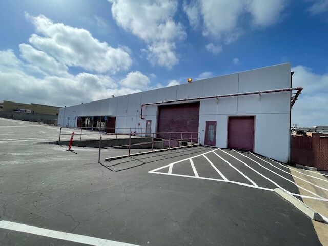 More Photos Of 1917-1921 E Mariposa Ave, El Segundo Warehouse For Lease