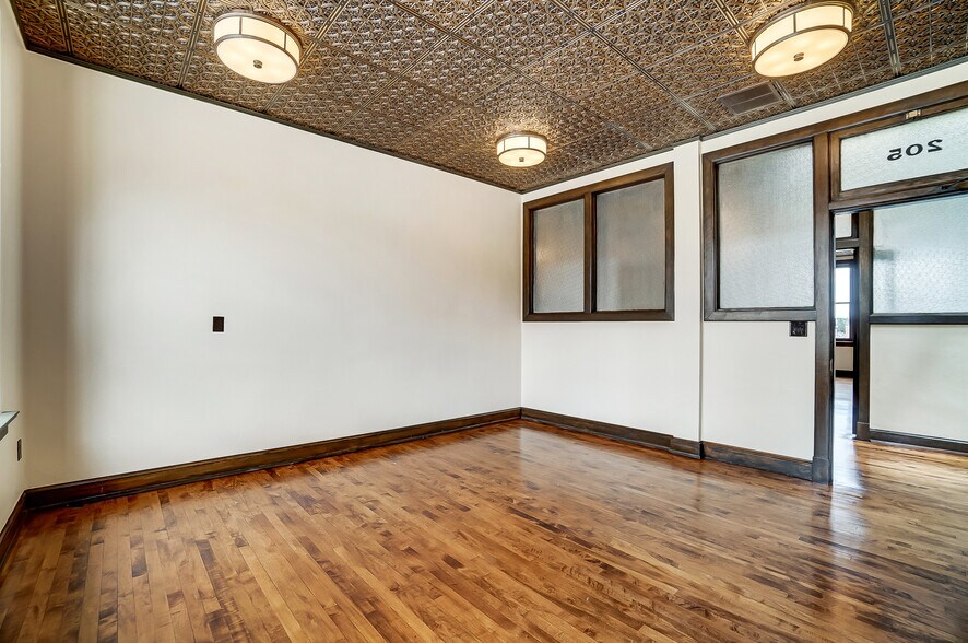 More Photos Of 9-11 N 3rd St, Newark Office For Lease